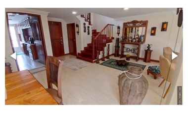 SE VENDE HERMOSA CASA - PINARES