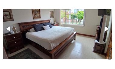 SE VENDE HERMOSA CASA - PINARES