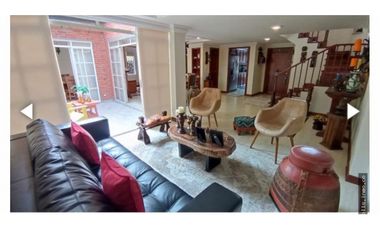 SE VENDE HERMOSA CASA - PINARES