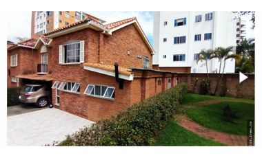 SE VENDE HERMOSA CASA - PINARES