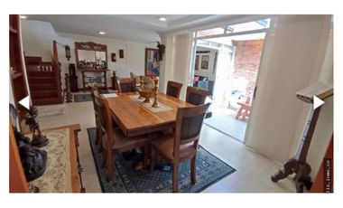 SE VENDE HERMOSA CASA - PINARES