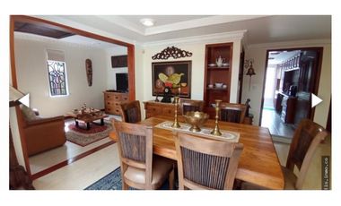 SE VENDE HERMOSA CASA - PINARES