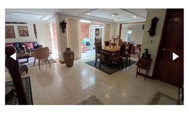 SE VENDE HERMOSA CASA - PINARES