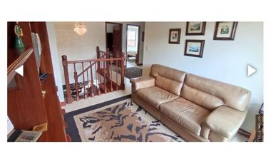 SE VENDE HERMOSA CASA - PINARES