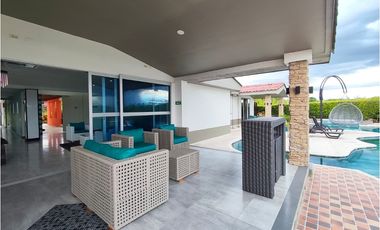 Casa Campestre, Elegancia y Naturaleza en Cerritos
