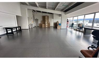 SE VENDE !! ESPECTACULAR BODEGA EN SIBERIA – 1.573 m²