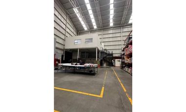 SE VENDE !! ESPECTACULAR BODEGA EN SIBERIA – 1.573 m²