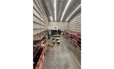 SE VENDE !! ESPECTACULAR BODEGA EN SIBERIA – 1.573 m²