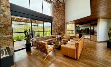 CASA CAMPESTRE EN ARRIENDO. ALTO DEL ESCOBERO