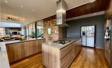 CASA CAMPESTRE EN ARRIENDO. ALTO DEL ESCOBERO
