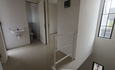 Disewakan Rumah Amesta living gunung anyar ada AC