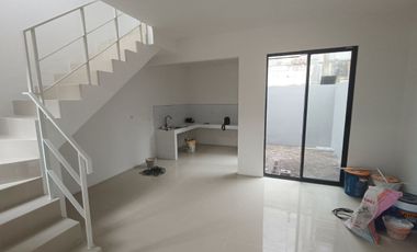 Disewakan Rumah Amesta living gunung anyar ada AC