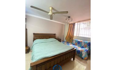 SE VENDE CASA EN EL BARRIO JARDN