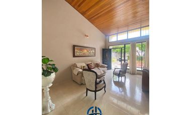 SE VENDE CASA EN EL BARRIO JARDN