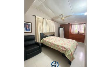 SE VENDE CASA EN EL BARRIO JARDN