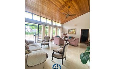 SE VENDE CASA EN EL BARRIO JARDN