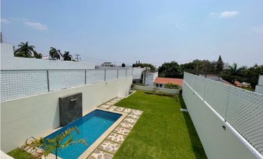 EN RENTA CASA SOLA NUEVA  MODERNA  CON ALBERCA Y VIGILANCIA  BURGOS