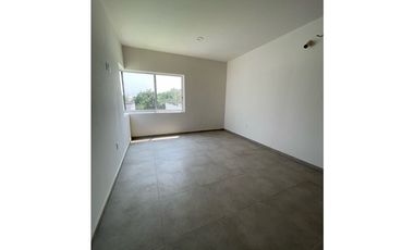 EN RENTA CASA SOLA NUEVA  MODERNA  CON ALBERCA Y VIGILANCIA  BURGOS