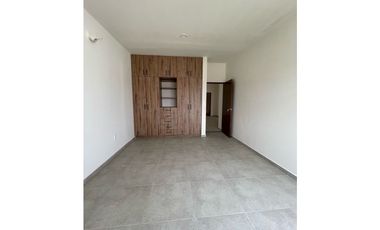 EN RENTA CASA SOLA NUEVA  MODERNA  CON ALBERCA Y VIGILANCIA  BURGOS