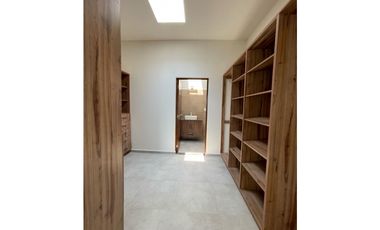 EN RENTA CASA SOLA NUEVA  MODERNA  CON ALBERCA Y VIGILANCIA  BURGOS