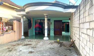 Jual Rumah Dengan Halaman Belakang Luas Full Furnished di Prambon