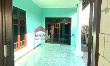 Jual Rumah Dengan Halaman Belakang Luas Full Furnished di Prambon