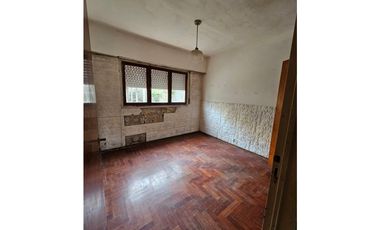 VENTA Casa 3 ambientes, garaje más local.