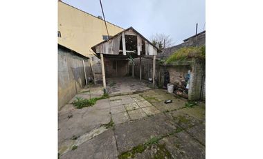 VENTA Casa 3 ambientes, garaje más local.