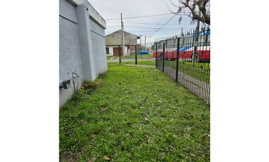 VENTA Casa 3 ambientes, garaje más local.