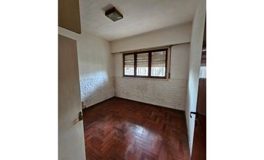 VENTA Casa 3 ambientes, garaje más local.