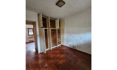 VENTA Casa 3 ambientes, garaje más local.