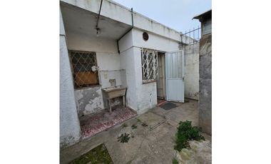VENTA Casa 3 ambientes, garaje más local.