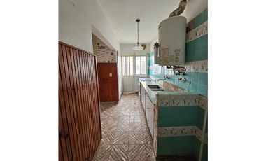 VENTA Casa 3 ambientes, garaje más local.