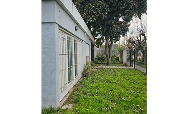 VENTA Casa 3 ambientes, garaje más local.