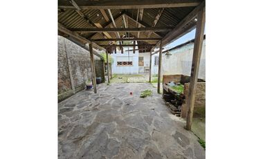 VENTA Casa 3 ambientes, garaje más local.