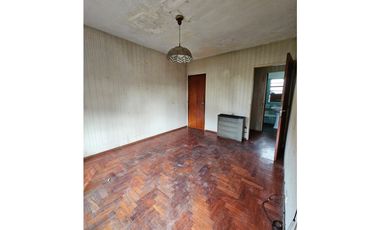 VENTA Casa 3 ambientes, garaje más local.