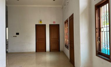 Rumah Mewah Manahan Banjarsari Lingkungan Elite Akses Lebar