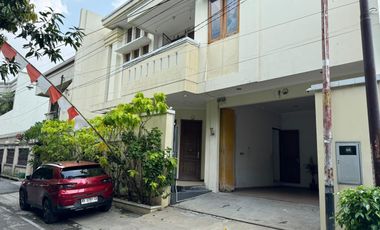 Rumah Mewah Manahan Banjarsari Lingkungan Elite Akses Lebar