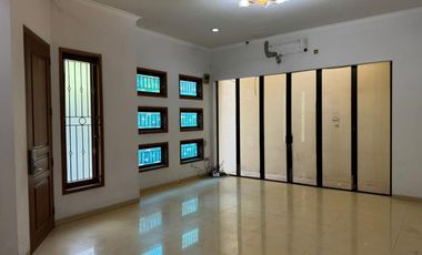 Rumah Mewah Manahan Banjarsari Lingkungan Elite Akses Lebar