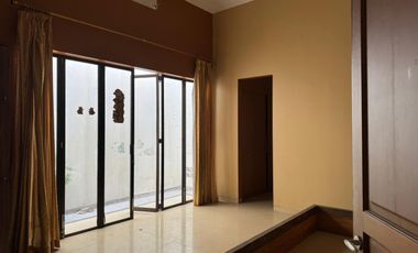 Rumah Mewah Manahan Banjarsari Lingkungan Elite Akses Lebar