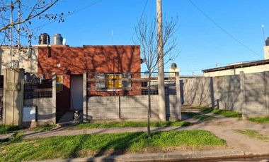Casa en venta en Ameghino