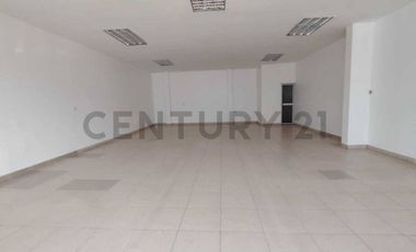 ALQUILO LOCAL COMERCIAL EN CENTRO COMERCIAL AL SUR/OESTE DE GUAYAQUIL