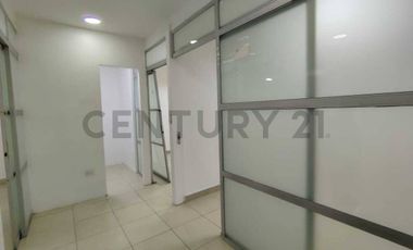 ALQUILO LOCAL COMERCIAL EN CENTRO COMERCIAL AL SUR/OESTE DE GUAYAQUIL