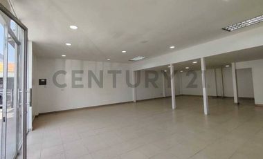 ALQUILO LOCAL COMERCIAL EN CENTRO COMERCIAL AL SUR/OESTE DE GUAYAQUIL
