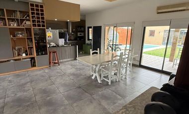 Vendo exclusiva propiedad en zona Norte de la ciudad de Paraná