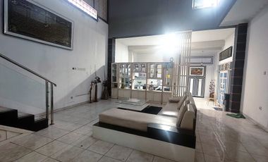 DIJUAL RUMAH MEWAH SIAP HUNI LOKASI STRATEGIS DEPAN POM BENSIN