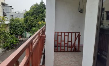 Tingkat 2 Lantai, Kokoh dan Terawat, Murah, Posisi Strategis