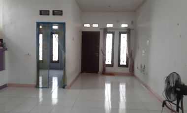 Tingkat 2 Lantai, Kokoh dan Terawat, Murah, Posisi Strategis