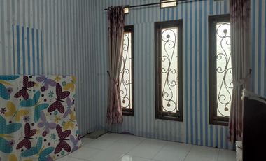 Tingkat 2 Lantai, Kokoh dan Terawat, Murah, Posisi Strategis