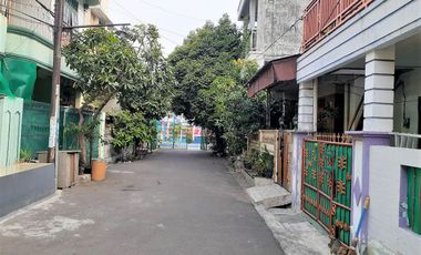 Tingkat 2 Lantai, Kokoh dan Terawat, Murah, Posisi Strategis